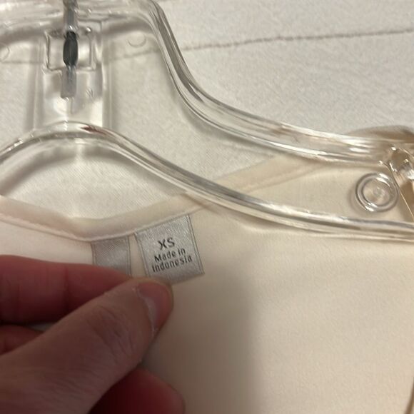 Lauren Conrad Sheer Blouse with Lace Decoration - Picture 5 of 9